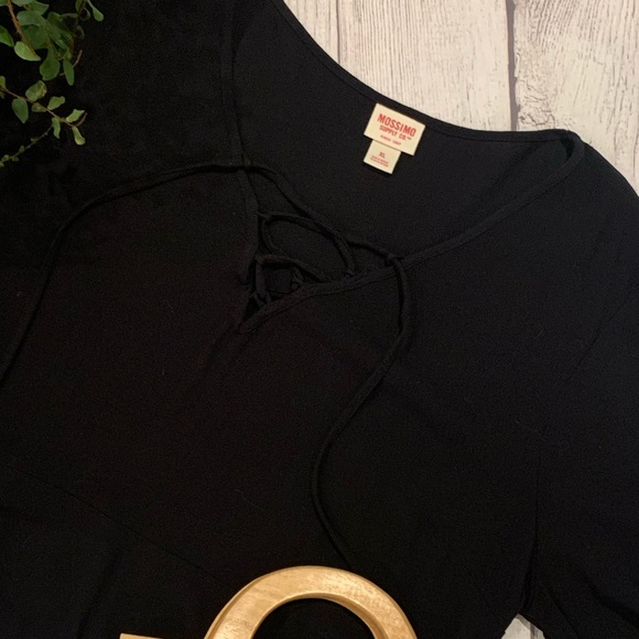 Black flowy peplum style lattice top - Picture 2 of 4